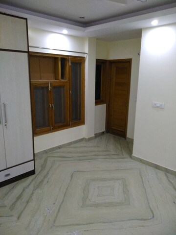 Room in 2 BHK Builder Floor at Lajpat Nagar – for Rent