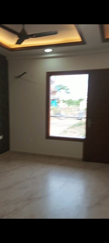 Room in 4 BHK Builder Floor at BPTP Park Central, Sector 85 – for Sale