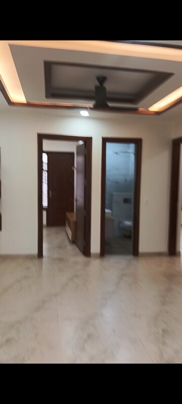 Room in 4 BHK Builder Floor at BPTP Park Central, Sector 85 – for Sale
