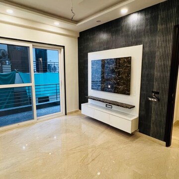 Room in 3 BHK Builder Floor at Ansal API Esencia, Sector 67 – for Rent