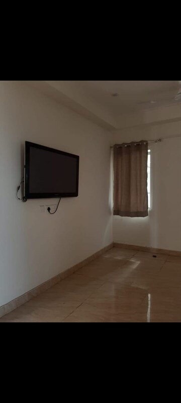 Room in 2 BHK Apartment at Gaur Yamuna City 16th Park View, Gaur Yamuna City – for Sale