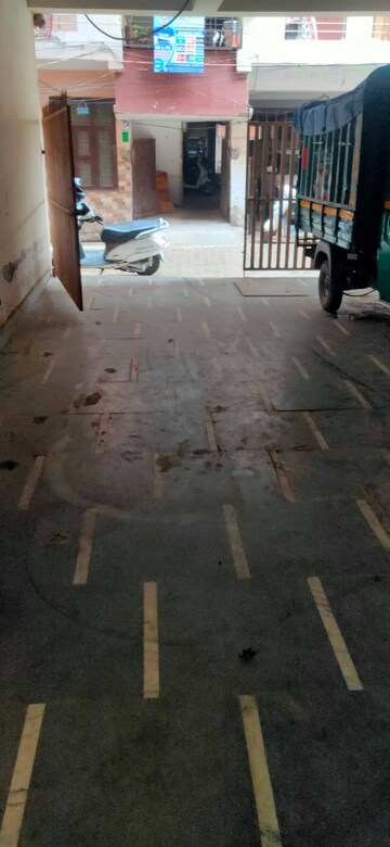 Parking in 3 BHK Builder Floor at Akash Nagar – for Sale