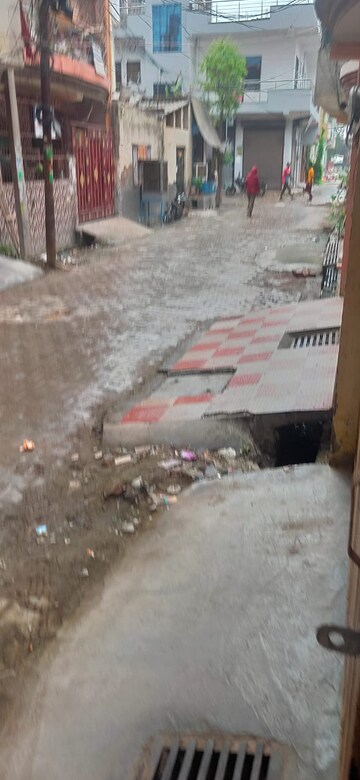 Parking in 3 BHK Builder Floor at Akash Nagar – for Sale