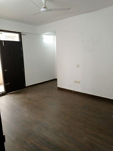 Room in 3 BHK Apartment at Ganga Taj Royale, Tajganj – for Sale