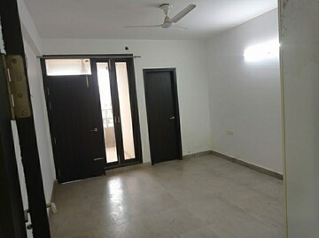 Room in 3 BHK Apartment at Ganga Taj Royale, Tajganj – for Sale
