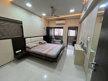 Room in 3 BHK Apartment at Konark Ganga Niwas CHS, Vile Parle East – for Sale