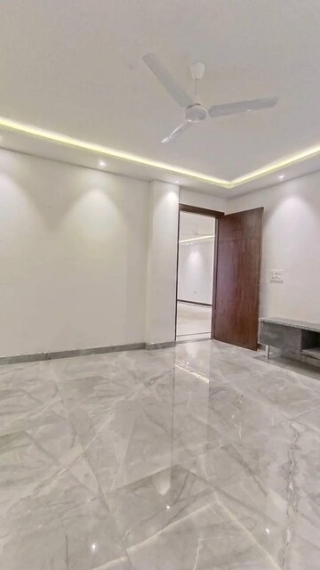 Room in 4 BHK Builder Floor at Green Fields Colony – for Sale