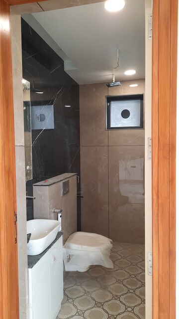 Furnished Amenities in 3 BHK Builder Floor at BPTP Parkland, Sector 75 – for Sale