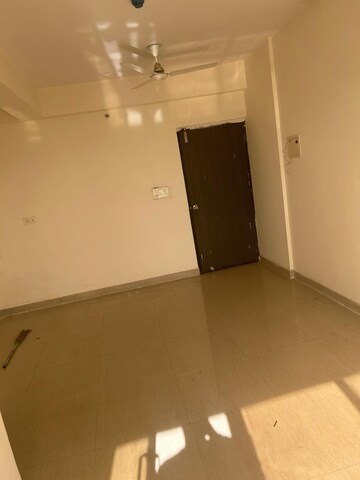 Room in 3 BHK Apartment at Supertech Czar Suites, Omicron I Greater Noida – for Sale