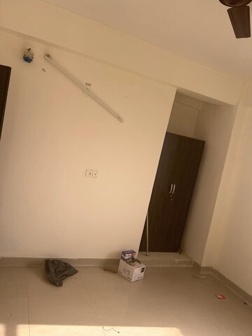 Room in 3 BHK Apartment at Supertech Czar Suites, Omicron I Greater Noida – for Sale