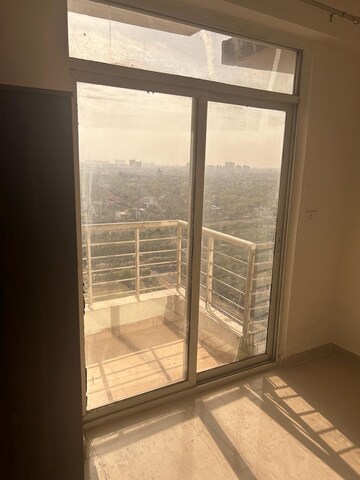 Room in 3 BHK Apartment at Supertech Czar Suites, Omicron I Greater Noida – for Sale