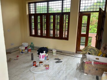 Parking in 5 BHK Independent House at RWA Apartments Sector 41, Sector 41 – for Sale