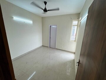 Room in 4 BHK Builder Floor at Sainik Colony – for Sale