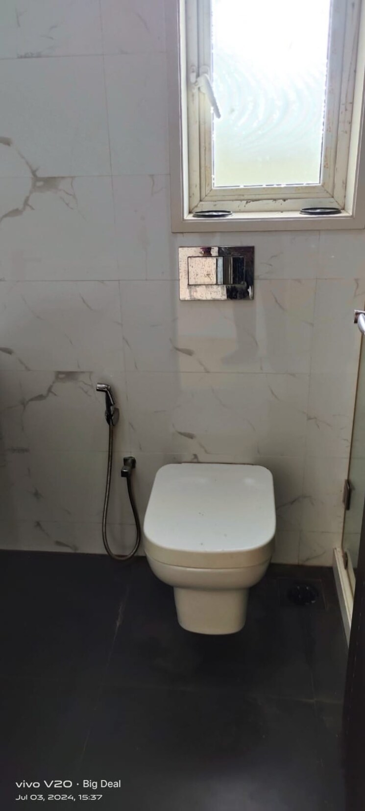 Bathroom, videocon-matrix 2 Bedroom 800 Sq.Ft. Apartment In Bandra West Mumbai 7266378