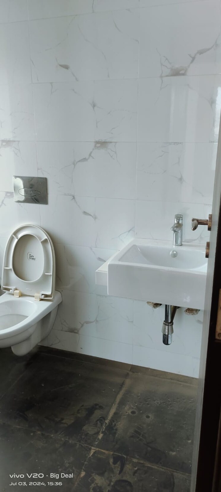 Bathroom, videocon-matrix 2 Bedroom 800 Sq.Ft. Apartment In Bandra West Mumbai 7266378