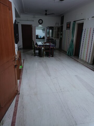 Room in 2 BHK Apartment at Vasant Kunj – for Sale