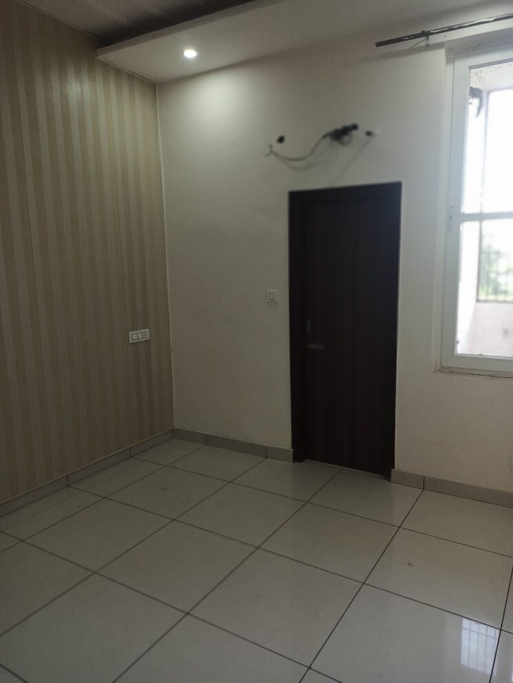 Room, ghazipur 3.5 Bedroom 145 Sq.Yd. Builder Floor In Ghazipur Zirakpur 7266828