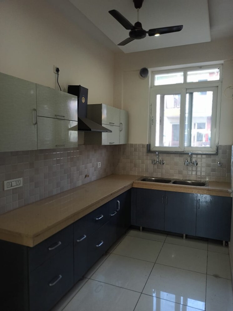 Kitchen, ghazipur 3.5 Bedroom 145 Sq.Yd. Builder Floor In Ghazipur Zirakpur 7266828