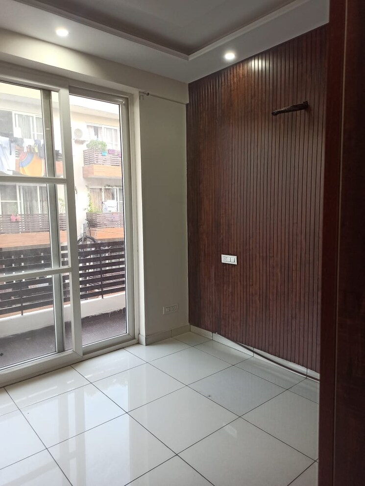 Room, ghazipur 3.5 Bedroom 145 Sq.Yd. Builder Floor In Ghazipur Zirakpur 7266828