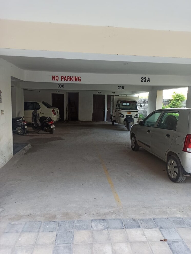  Parking, ghazipur 3.5 Bedroom 145 Sq.Yd. Builder Floor In Ghazipur Zirakpur 7266828