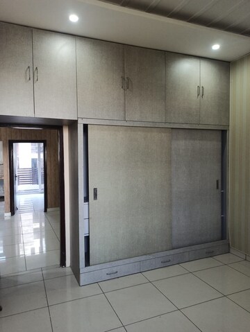 Room in 3.5 BHK Builder Floor at Ghazipur – for Sale