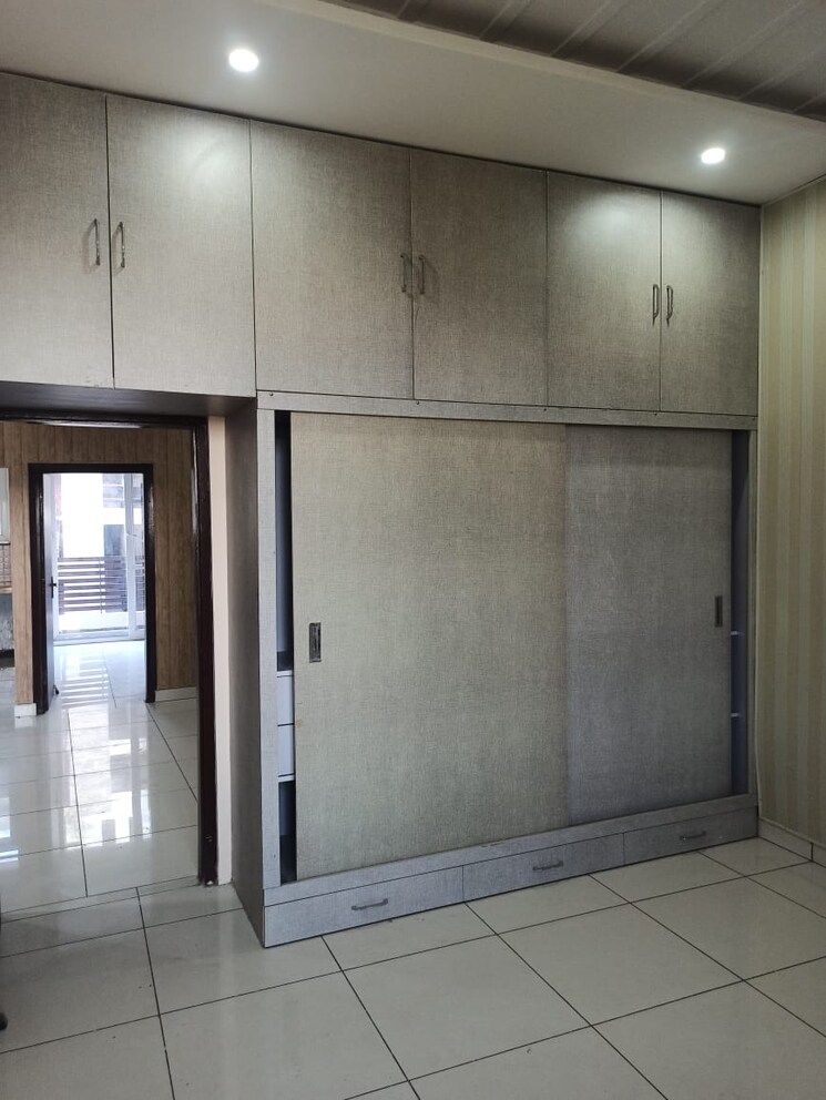 Room, ghazipur 3.5 Bedroom 145 Sq.Yd. Builder Floor In Ghazipur Zirakpur 7266828