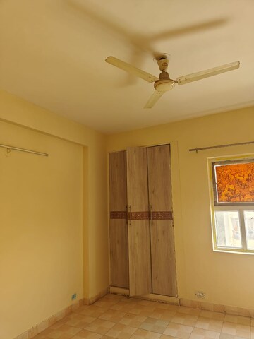 Furnished Amenities in 2 BHK Apartment at BPTP Princess Park, Sector 86 – for Sale