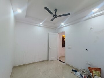 Room in 4 BHK Builder Floor at Green Fields Colony – for Sale