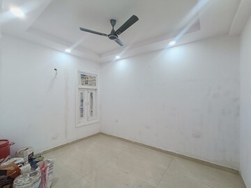Room in 4 BHK Builder Floor at Green Fields Colony – for Sale