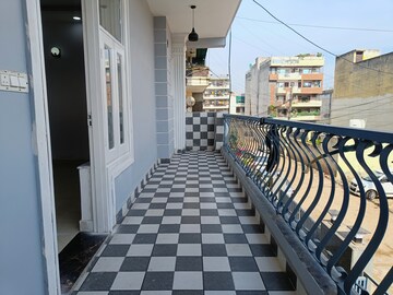 Balcony in 4 BHK Builder Floor at Green Fields Colony – for Sale