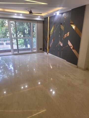 Furnished Amenities in 4 BHK Builder Floor at Uppal Southend, Sector 49 – for Sale
