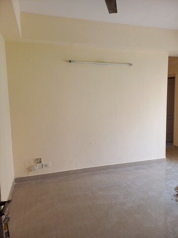 Room in 2 BHK Apartment at Paras Tierea, Sector 137 – for Sale