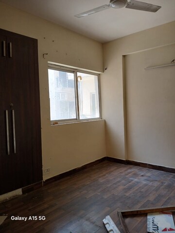 Room in 2 BHK Apartment at Paras Tierea, Sector 137 – for Sale