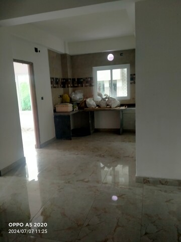 Room in 2 BHK Apartment at Kristy Tower, Bablatala – for Sale