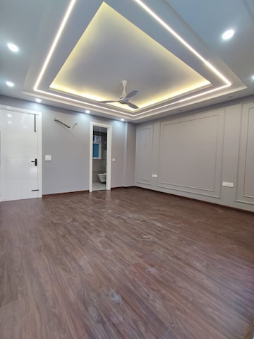 Room in 2.5 BHK Builder Floor at Sector 21c – for Sale