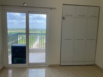 Room in 2 BHK Apartment at Gaur Yamuna City 16th Park View, Gaur Yamuna City – for Sale