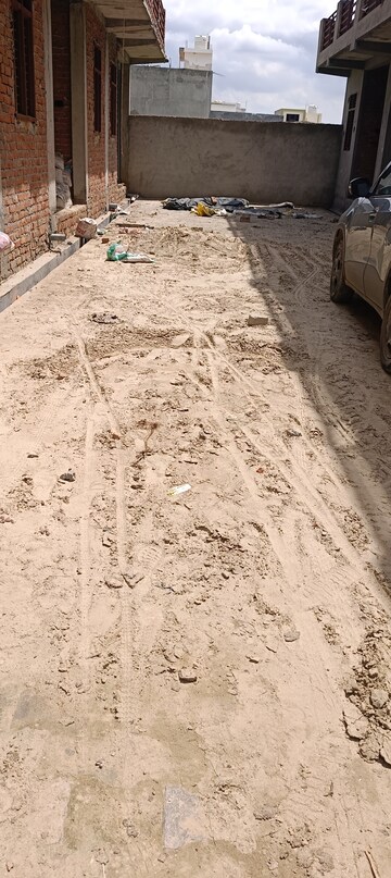 Parking in 3 BHK Villa at Vrindavan Garden, Sector 16b Greater Noida – for Sale
