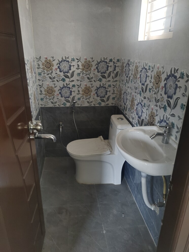 Bathroom, saket-township 6 Bedroom 120 Sq.Yd. Independent House In Kapra Hyderabad 7268218