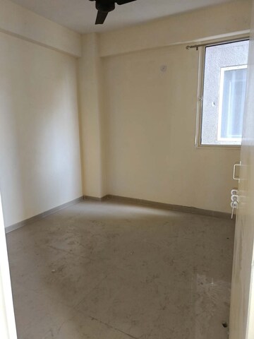 Room in 3 BHK Apartment at Conscient Habitat Residences, Sector 78 – for Sale