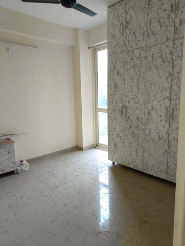 Room in 3 BHK Apartment at Conscient Habitat Residences, Sector 78 – for Sale