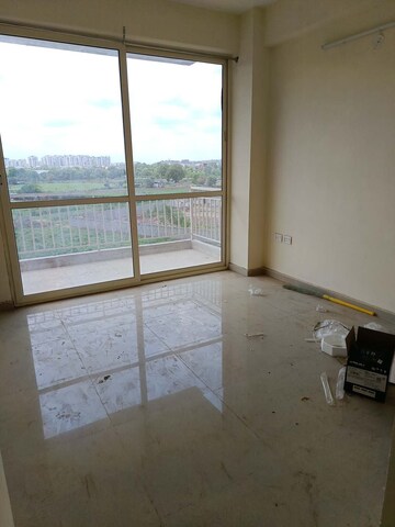 Room in 3 BHK Apartment at Conscient Habitat Residences, Sector 78 – for Sale