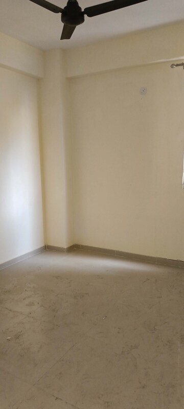 Room in 3 BHK Apartment at Conscient Habitat Residences, Sector 78 – for Sale