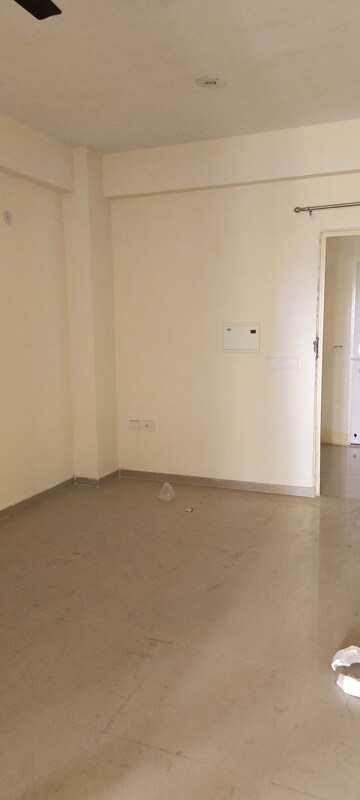 Room in 3 BHK Apartment at Conscient Habitat Residences, Sector 78 – for Sale