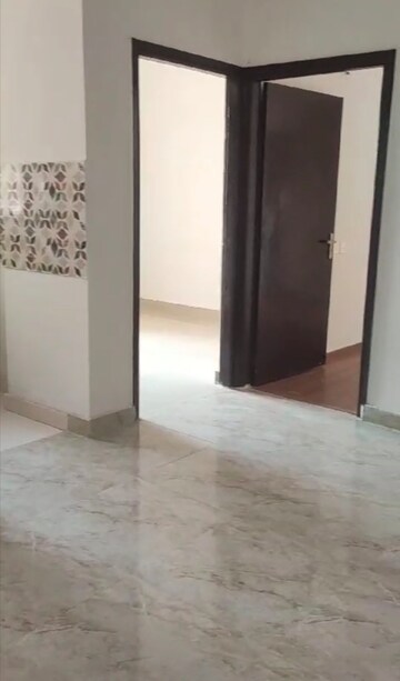 Room in 3 BHK Apartment at Amrapali Golf Homes, Sector 4, Greater Noida – for Sale