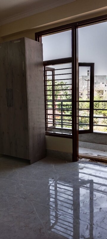 Room in 2 BHK Builder Floor at Paryavaran Complex – for Sale