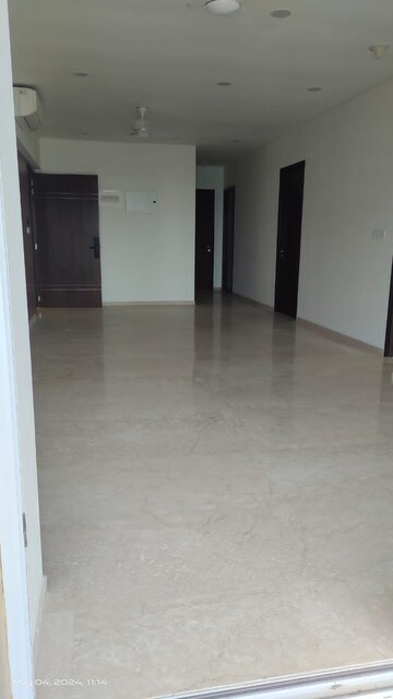 Room in 3 BHK Apartment at Lokhandwala Infrastructure Minerva, Mahalaxmi – for Sale