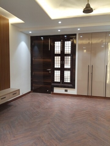Room in 3.5 BHK Builder Floor at Igi Airport Area – for Sale