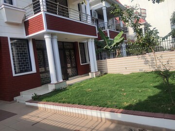 6+ BHK Villa – Exterior View View at Sushant Lok 3, Sector 57 - for Sale