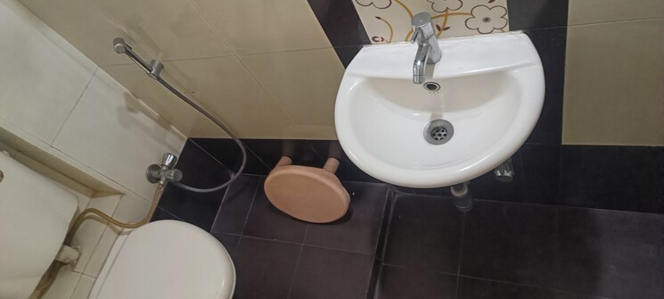 Bathroom, kores-tower 2 Bedroom 950 Sq.Ft. Apartment In Vartak Nagar Thane 7269241