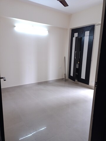 Room in 3 BHK Apartment at Sethi Max Royal, Sector 140a – for Sale